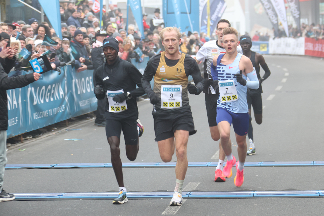 Kevin wird beim Silvesterlauf in Peuerbach Dritter