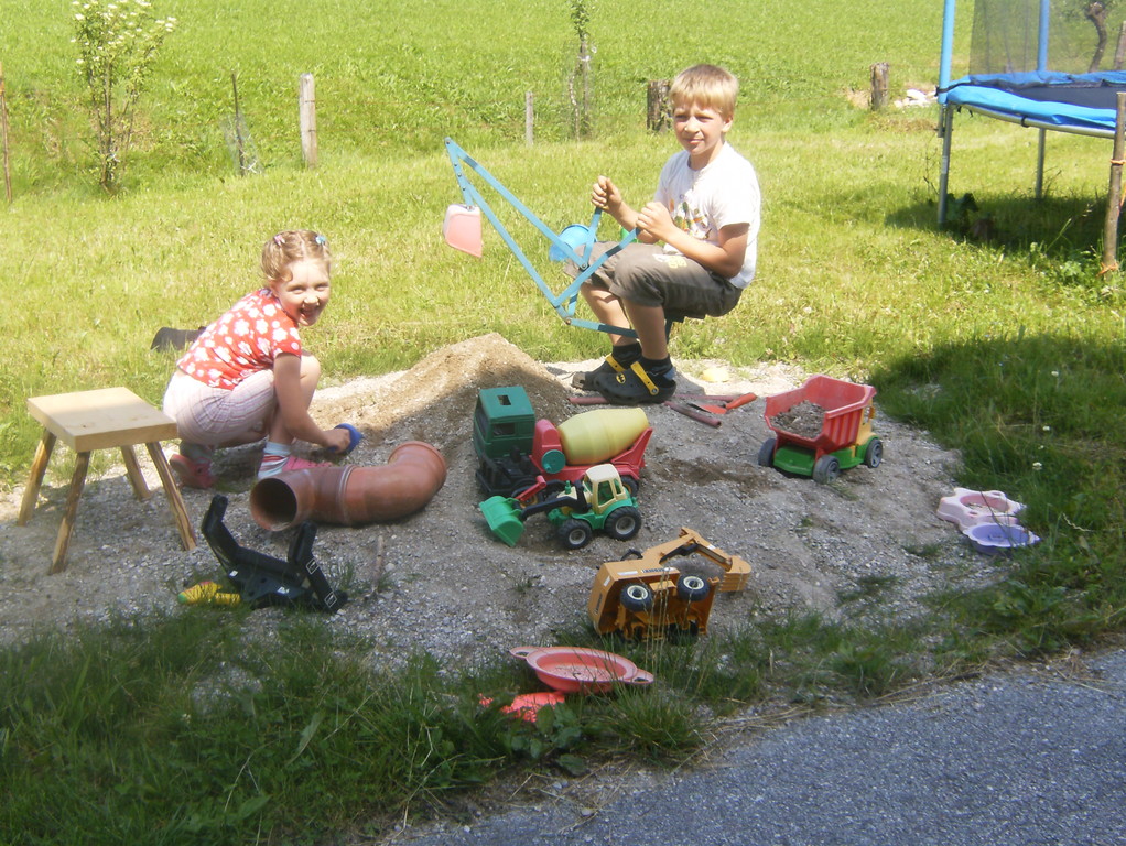 Biohof Haus Wieser, Abtenau, Salzburg Land, Sand spielen