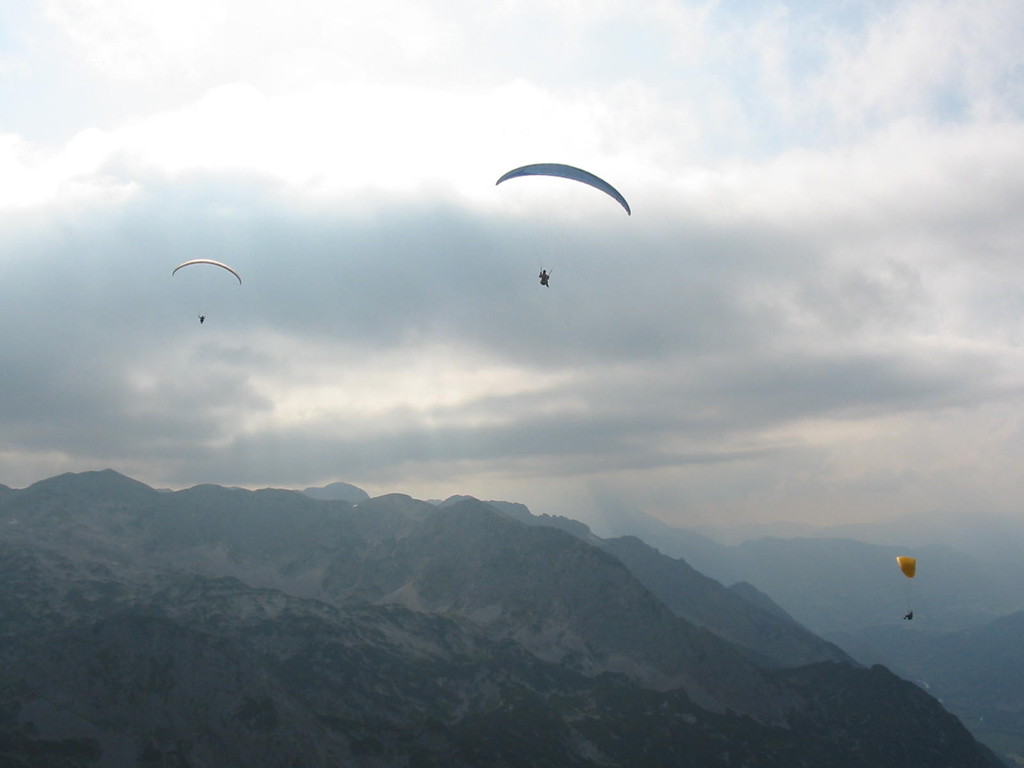 Paragleiter über der Tagweide, Tennengebirge, Abtenau