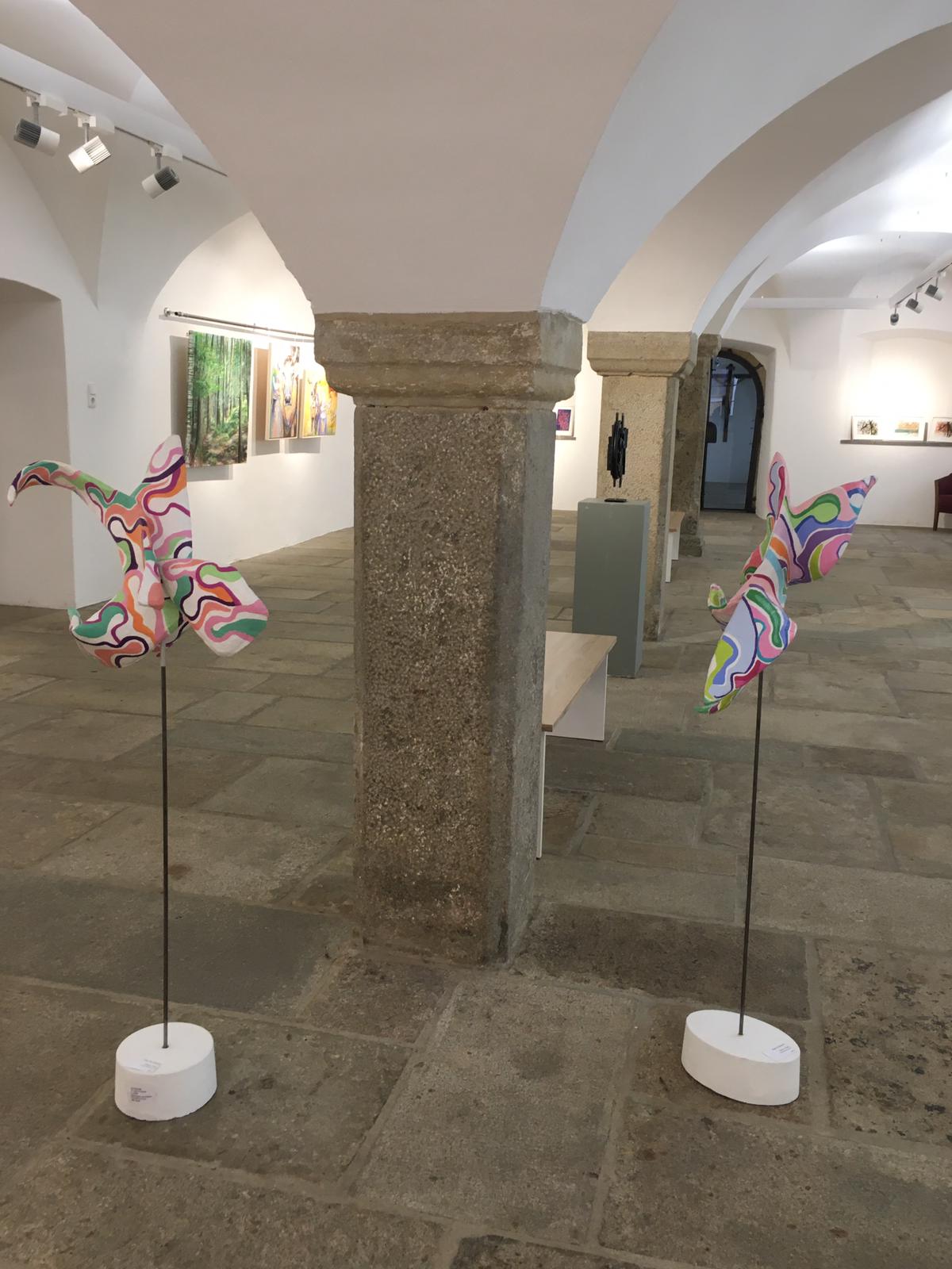 Skulpturen Evolution 1+2, 2019, Papiermaché, Acrylfarbe, Gemeinschaftsausstellung Agon 2020