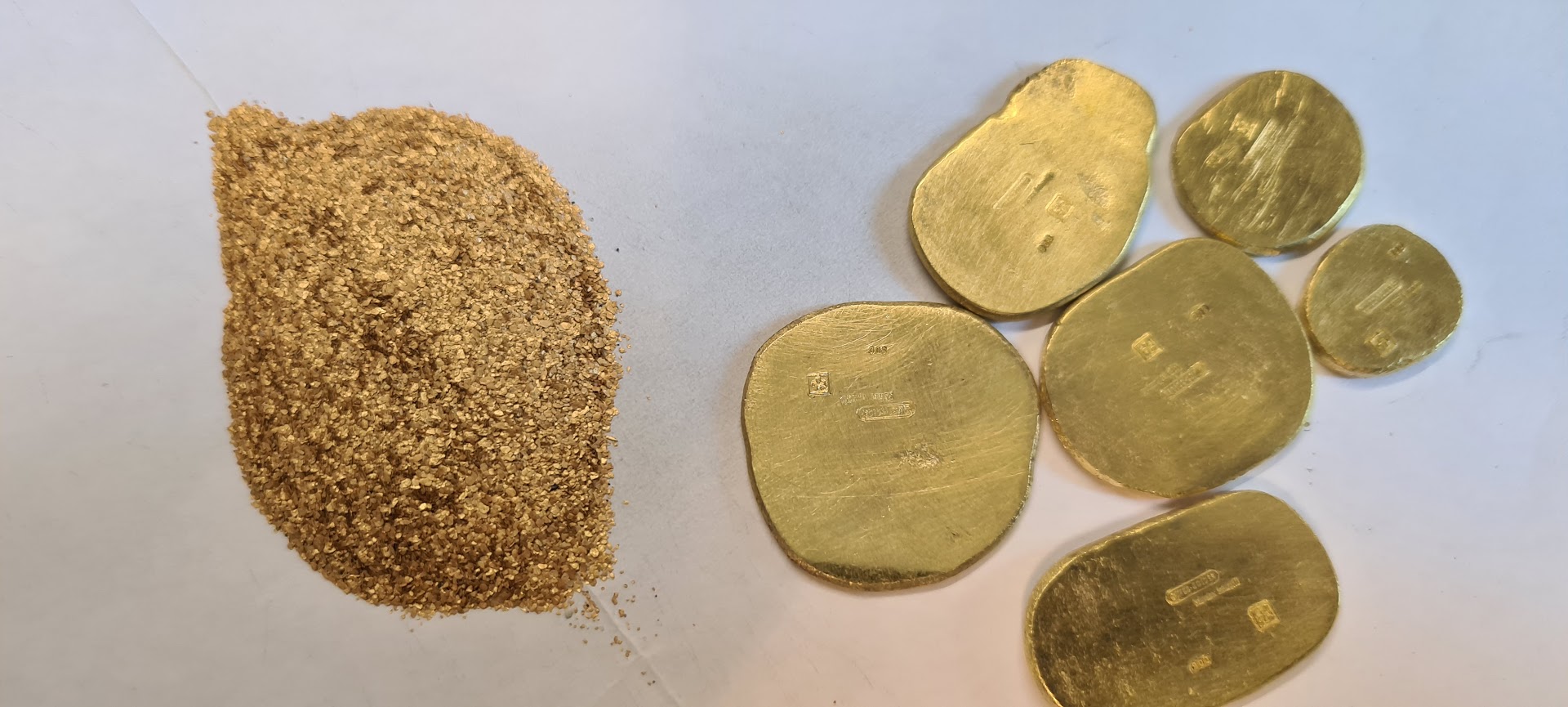Goldbarren/Tropfen zur Weiterverarbeitung an Goldschmiede