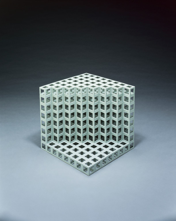 Lattice receptacle 04‐2, 2004, Porcelain, h.35×w.35×d.35cm 