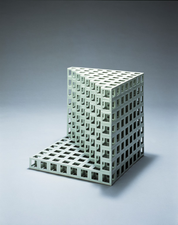 Lattice receptacle 04‐2, 2004, Porcelain, h.35×w.35×d.35cm 