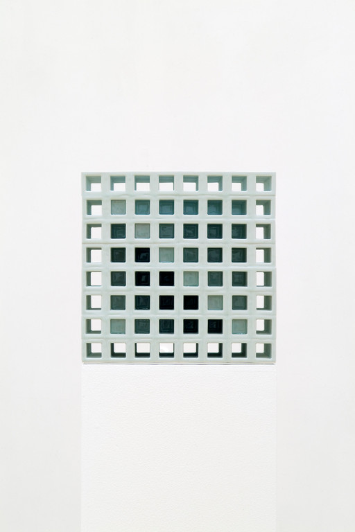 Lattice receptacle‐陰影の階調, 2005, Porcelain, h.35×w.35×d.35㎝ 