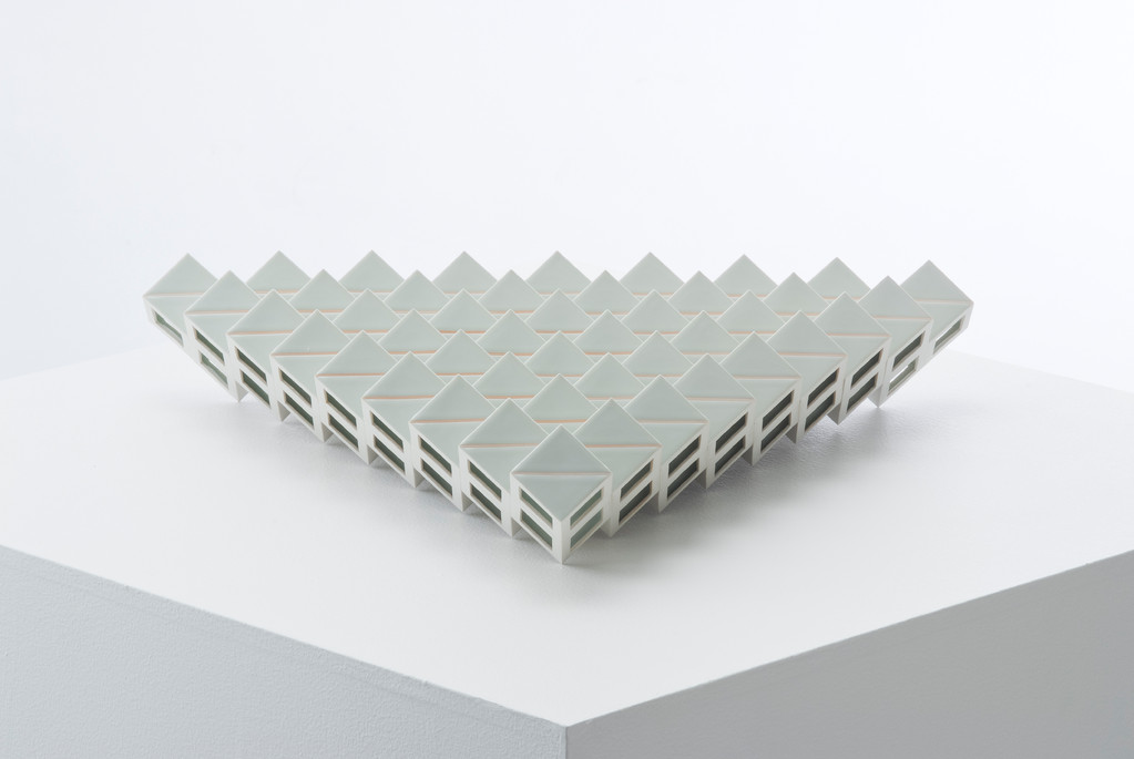Lattice receptacle‐Shell, 2008, Porcelain, h.11×w.57×d.51㎝ 