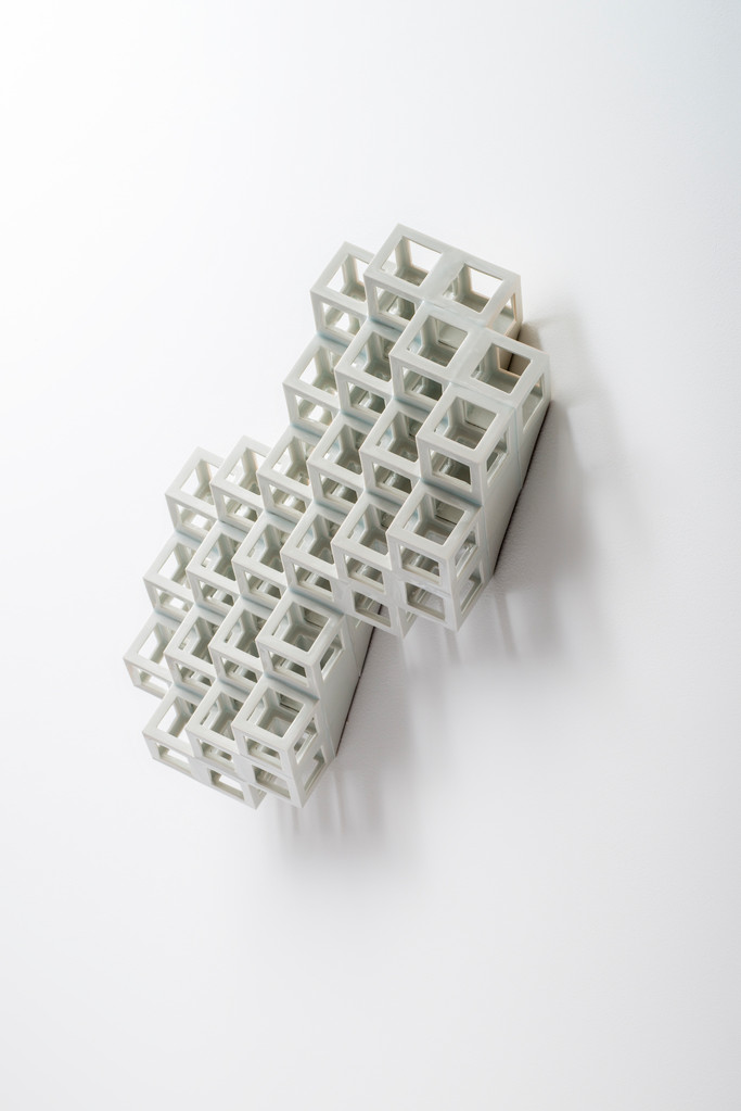 Lattice receptacle‐Polycrystal（twin 1）, 2013, Porcelain, h.37×w.44×d.11cm 