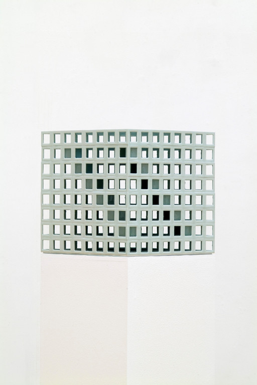 Lattice receptacle‐陰影の階調, 2005, Porcelain, h.35×w.35×d.35㎝ 