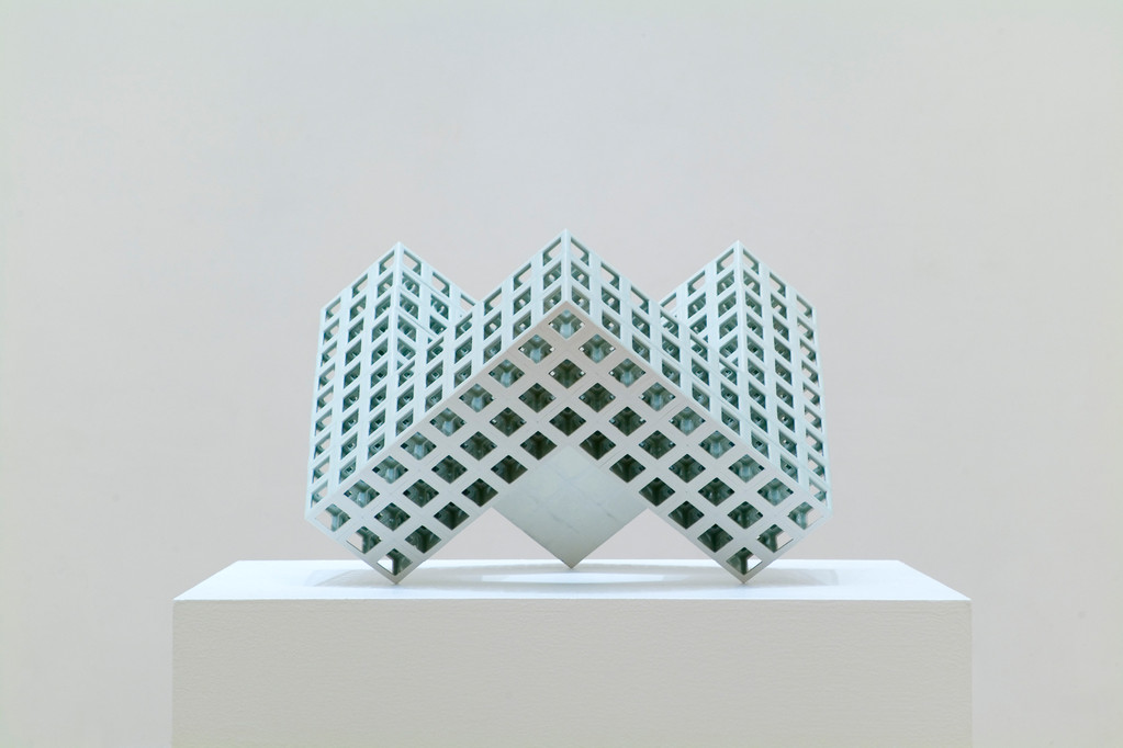 Lattice receptacle 06-B, 2006, Porcelain, h.39×w.57×d.65㎝ 