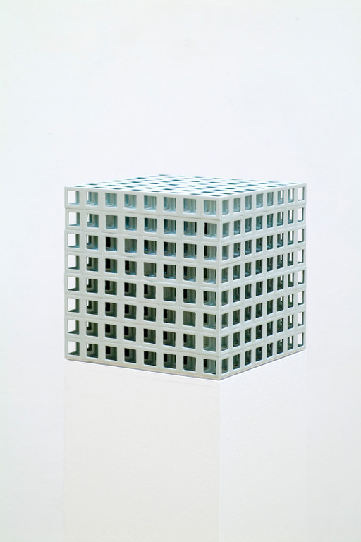 Lattice receptacle‐陰影の階調, 2005, Porcelain, h.35×w.35×d.35㎝ 