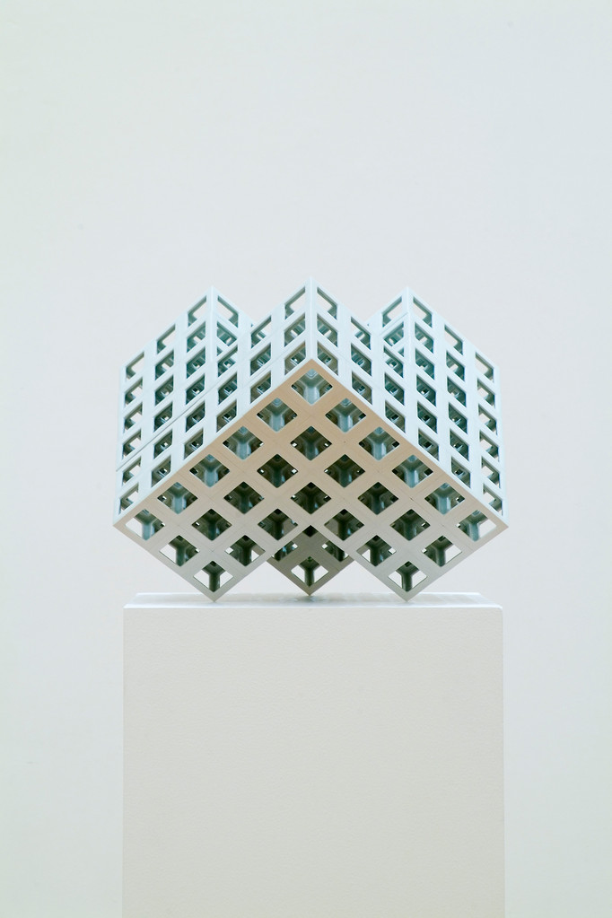 Lattice receptacle 06-1, 2006, Porcelain, h.30×w.37×d.47㎝ 