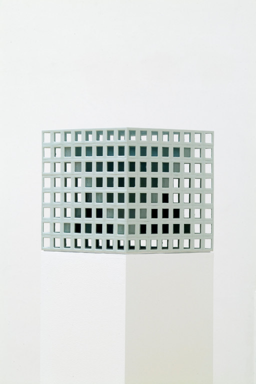 Lattice receptacle‐陰影の階調, 2005, Porcelain, h.35×w.35×d.35㎝ 