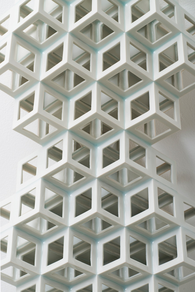 Lattice receptacle‐Polycrystal（twin 2）, 2013, Porcelain, h.47×w.25×d.11cm 
