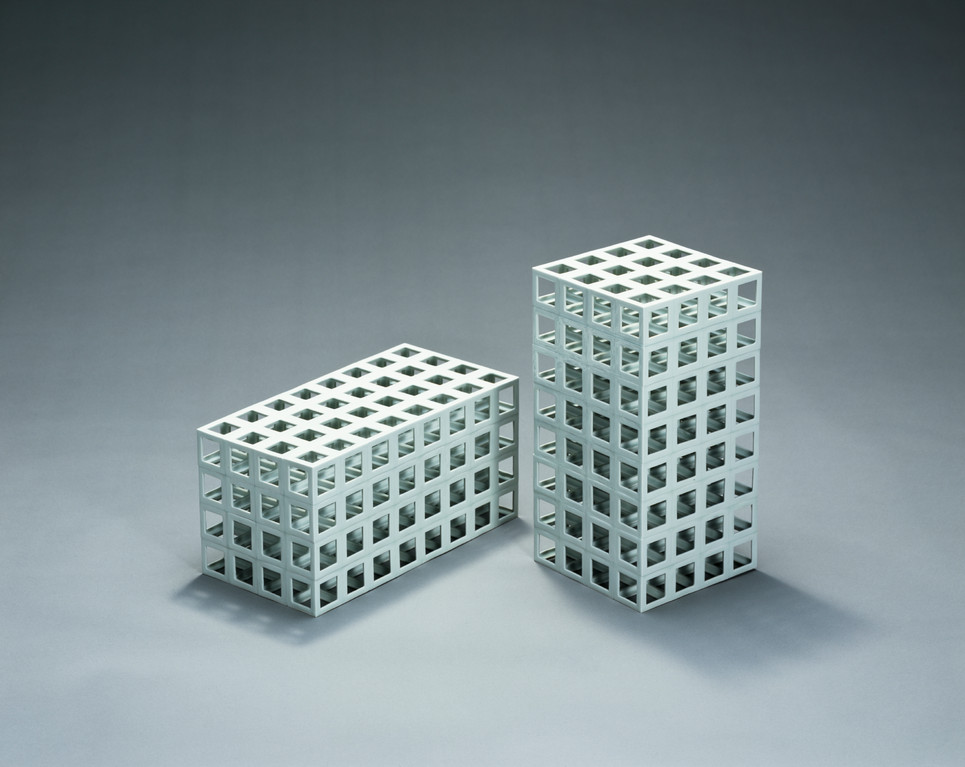  Lattice receptacle 02‐A,B, 2002, Porcelain, h.35×w.18×d.18cm/h.18×w.18×d.35cm 