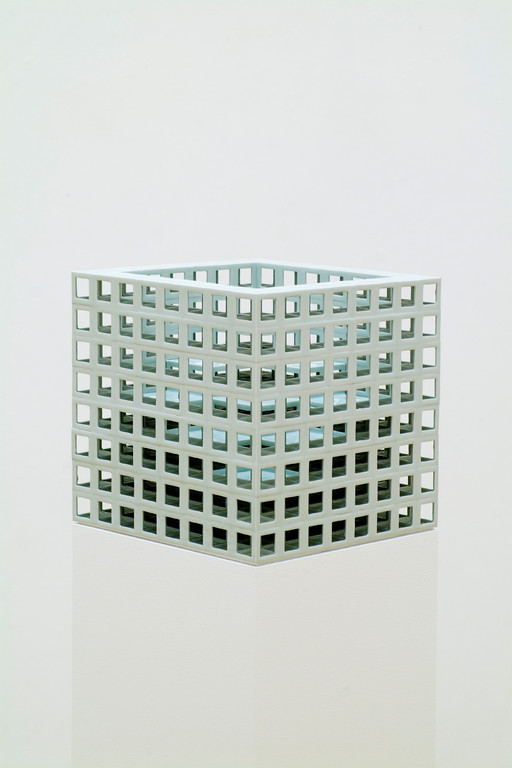 Lattice receptacle‐光の舞台, 2005, Porcelain, h.35×w.35×d.35㎝ 