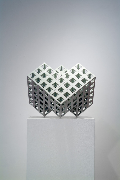 Lattice receptacle 06-1, 2006, Porcelain, h.30×w.37×d.47㎝ 