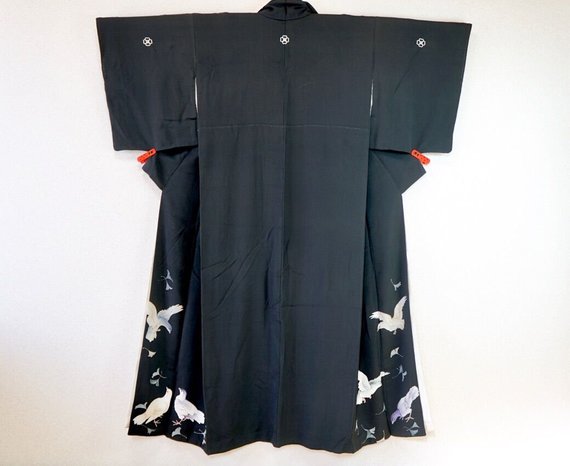 Pigeon kimono!! you find a very new and unique Kimono  Source: Salz Tokyo