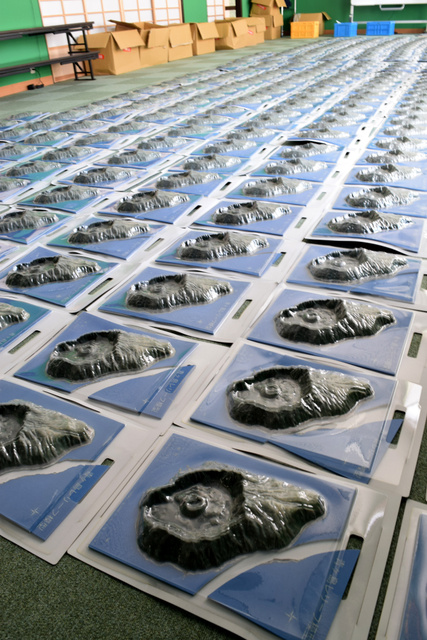 Many miniatures ordered and deserted Source: Asahi news