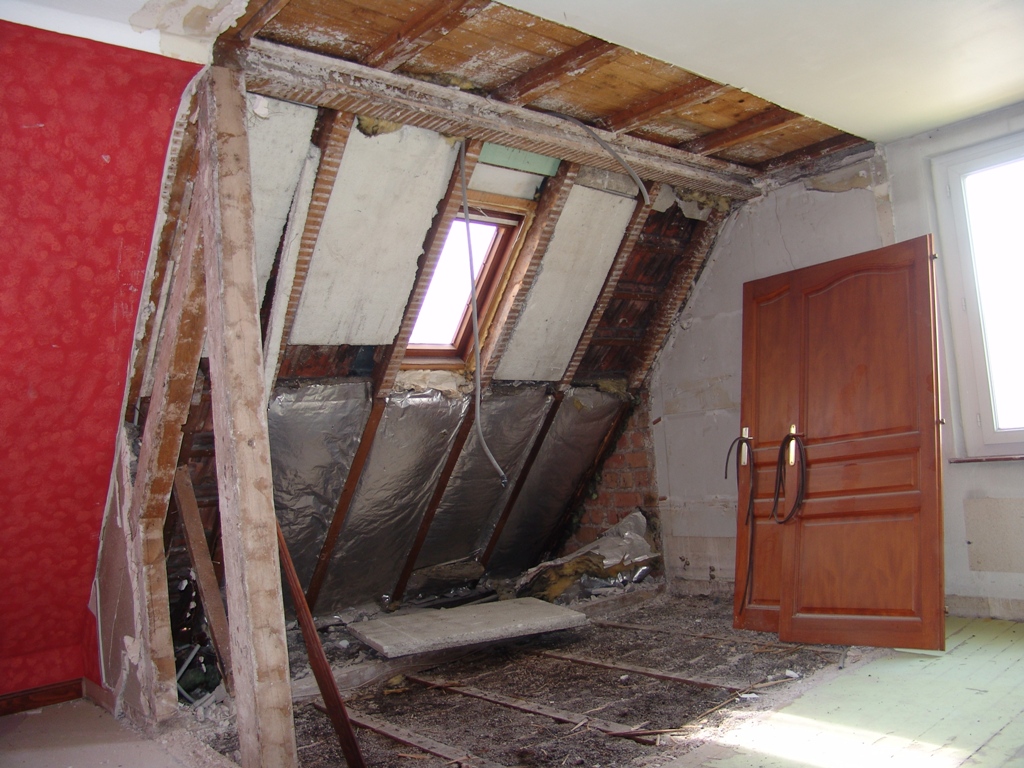 Abattage du mur, démolition de rampant plafond et enlever anciens planchers en bois Illkirch-Graffenstaden 67