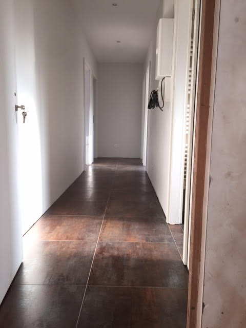 Poser du carrelage dans un couloir Activ Renovation Lauterbourg 67