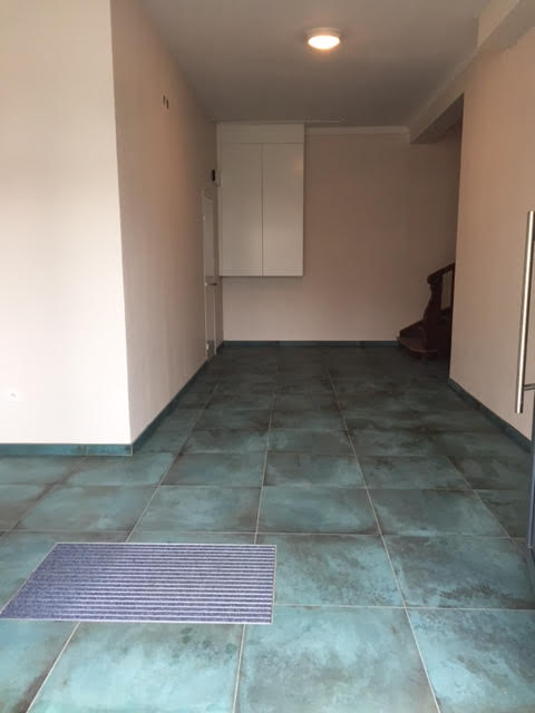 Déroulement après travaux rénovation hall d’immeuble pose de carrelage sur carrelage existant