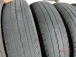 タイヤの溝には、雨の時にタイヤと地面の間の水を流して  密着させるための役割があります。﻿  溝がないタイヤは雨の日は特に「危険」です。