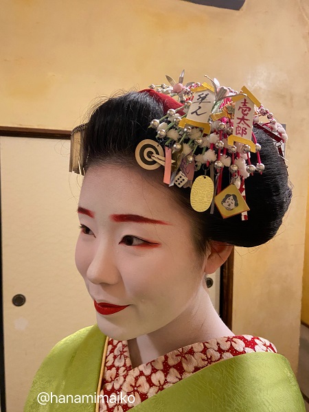 舞妓髮簪」一年之中最華麗的裝扮,當舞妓也化身為小小粉絲- 【京都花見