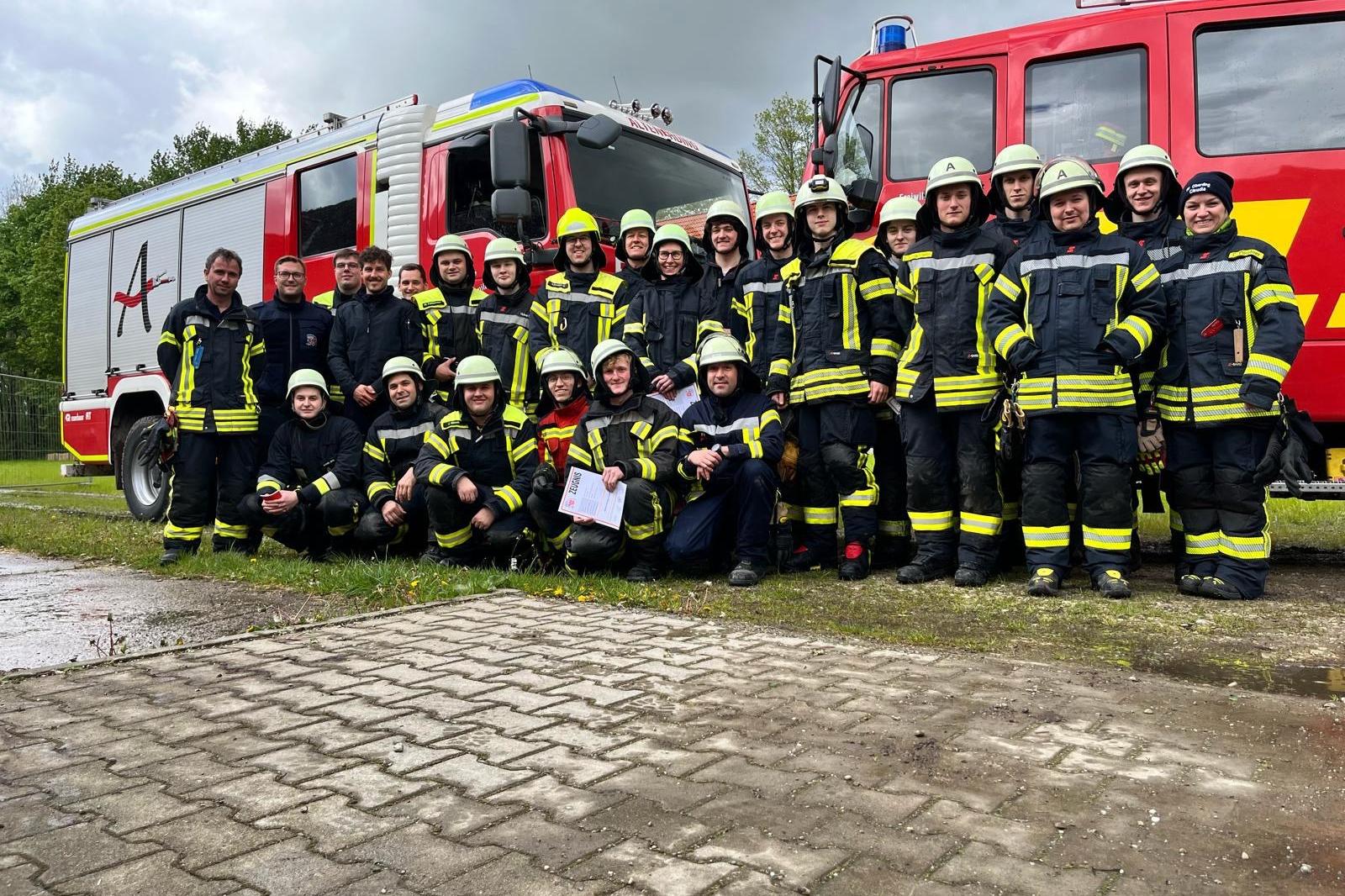 Zwei neue Atemschutzgeräteträger bei der Feuerwehr Zeilhofen