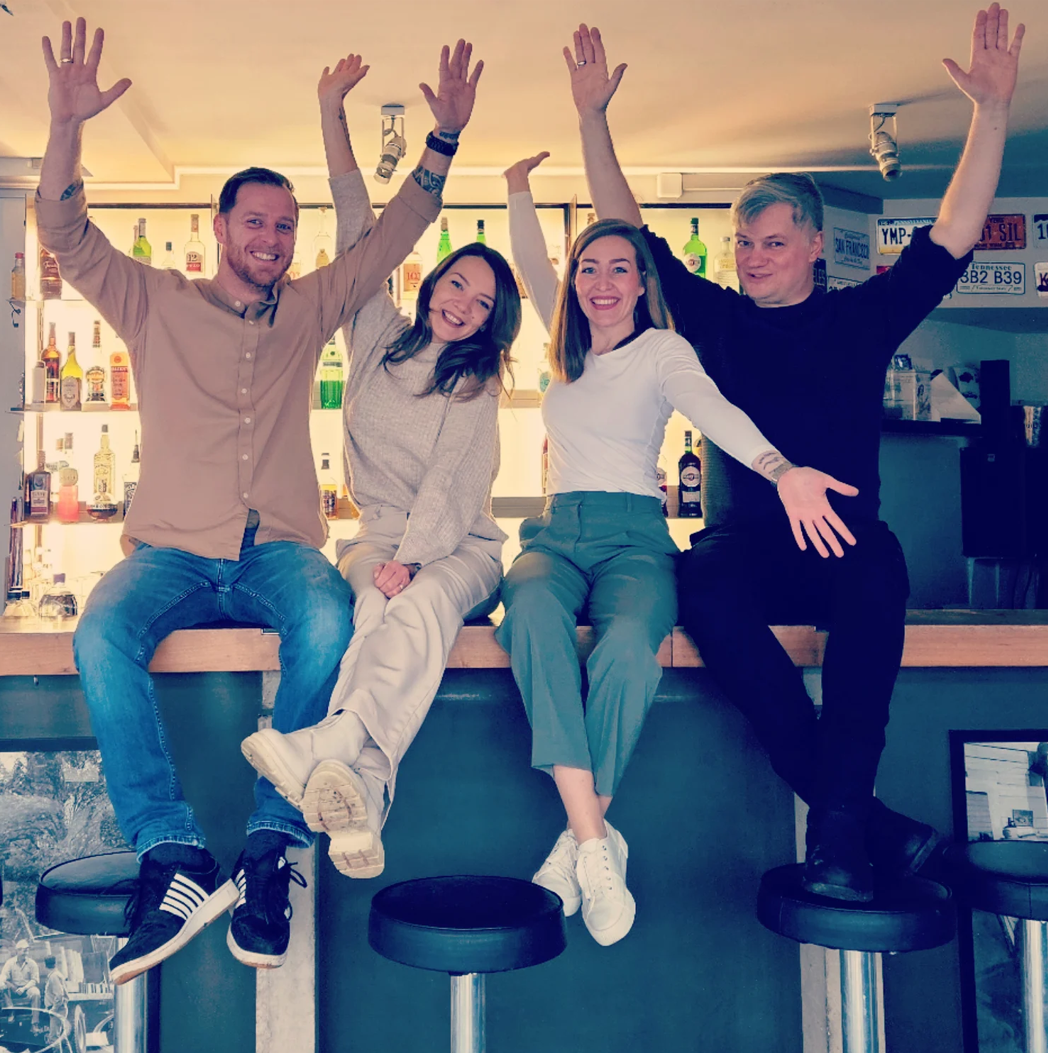 HERZLICH WILLKOMMEN IM CLOCKS ♥ Clocks Steakbar