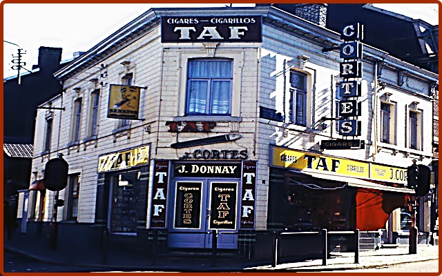 Tabacs Cigares au coin de la rue des Pierres et Alfred Smeets, en face du café le "Fer à Cheval"