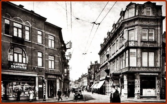 carrefour de la banque en face de la rue Ferrer 1900