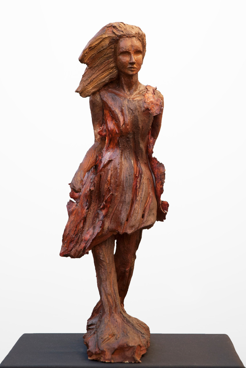 Agapa, sculpture femme, grès - collection privée fondation Agapa
