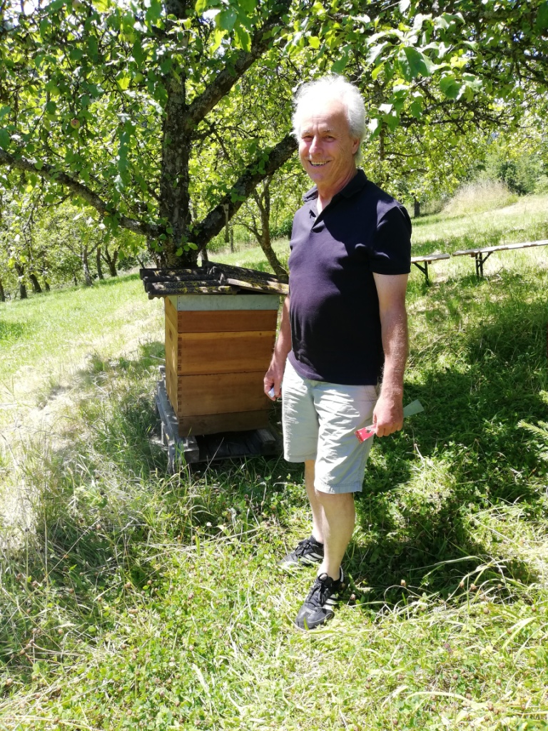 Herbert Becker zeigt sein Bienenvolk live am Eb'newald