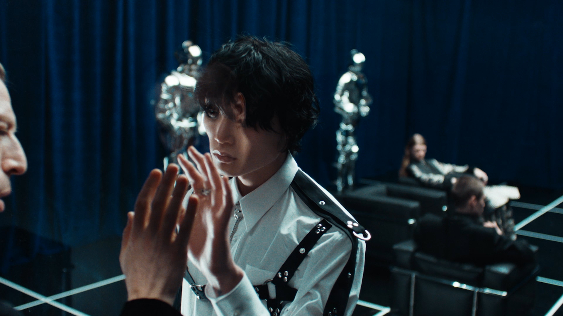 Ottaviano Blitch — campagna Roberto Cavalli, scena recitata, primo piano cinematografico, interpretazione intensa, actor and performer, Roberto Cavalli campaign acting scene, cinematic close-up performance, character-driven fashion film — 08