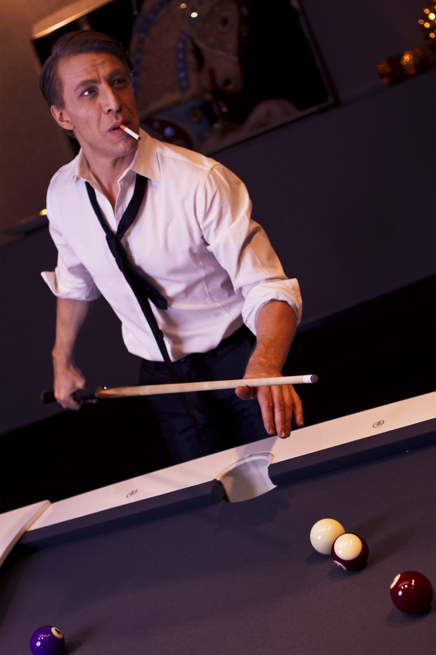 Ottaviano Blitch, Italian actor and performer, editorial portrait at a pool table with cue in a pink shirt, attore performer italiano ritratto editoriale biliardo