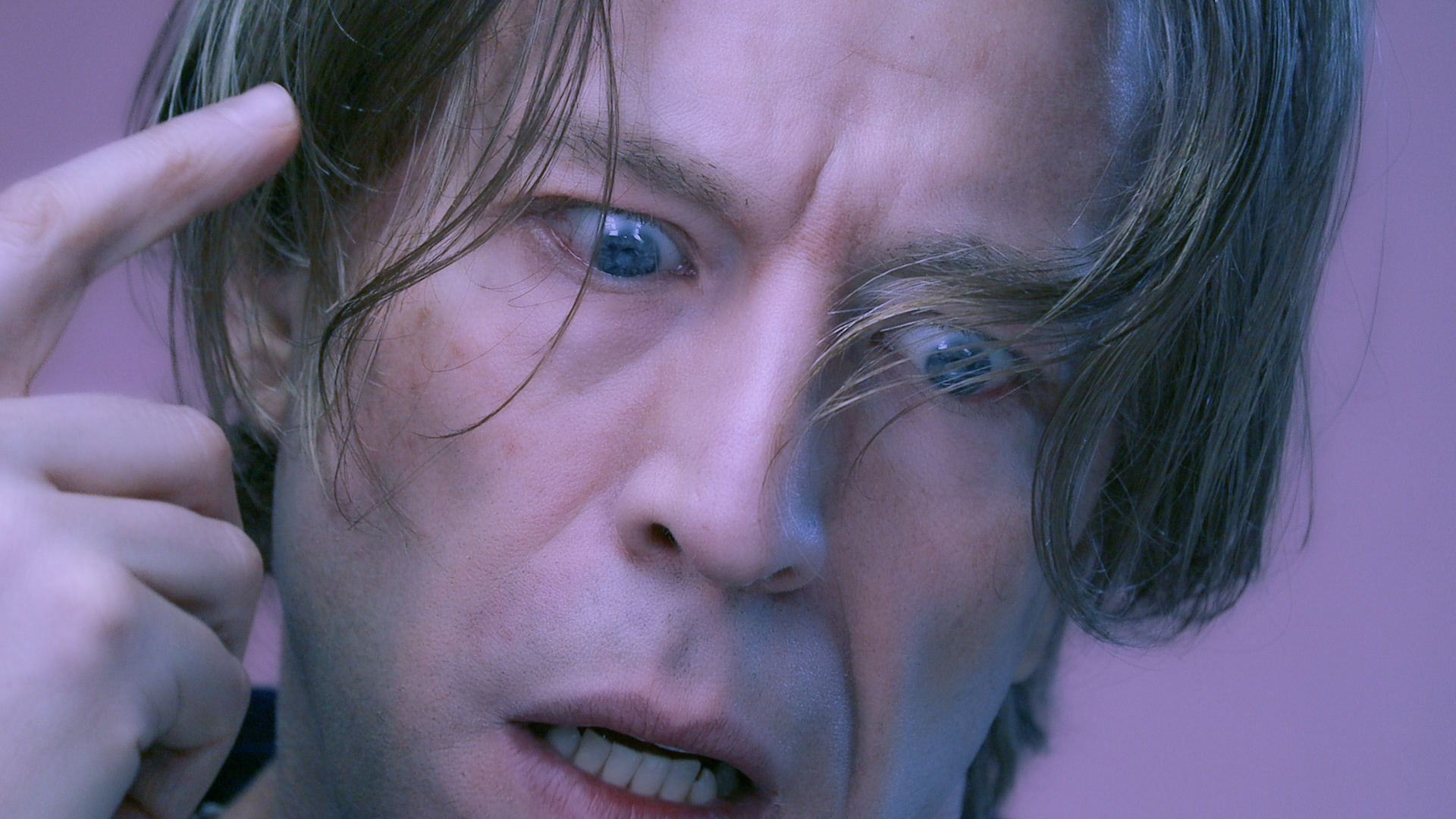 Ottaviano Blitch — videoclip di "I'm Afraid of Americans", reinterpretazione del brano di David Bowie, primo piano cinematografico, interpretazione intensa, actor musician performer, David Bowie song cover, Brian Eno 05