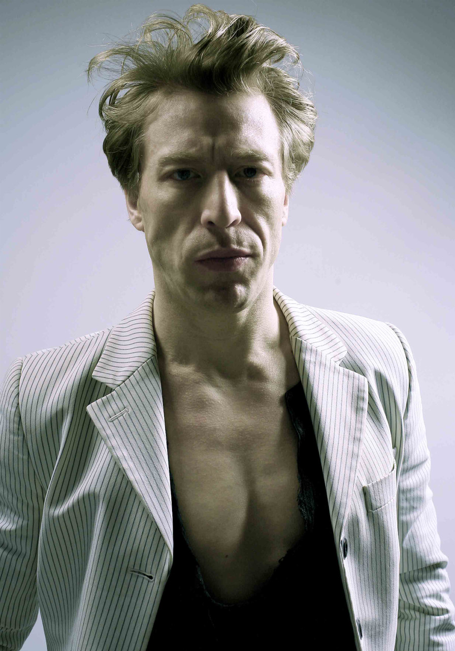 Ottaviano Blitch, actor and performer, editorial portrait in an open light jacket with tousled blond hair, attore performer ritratto editoriale