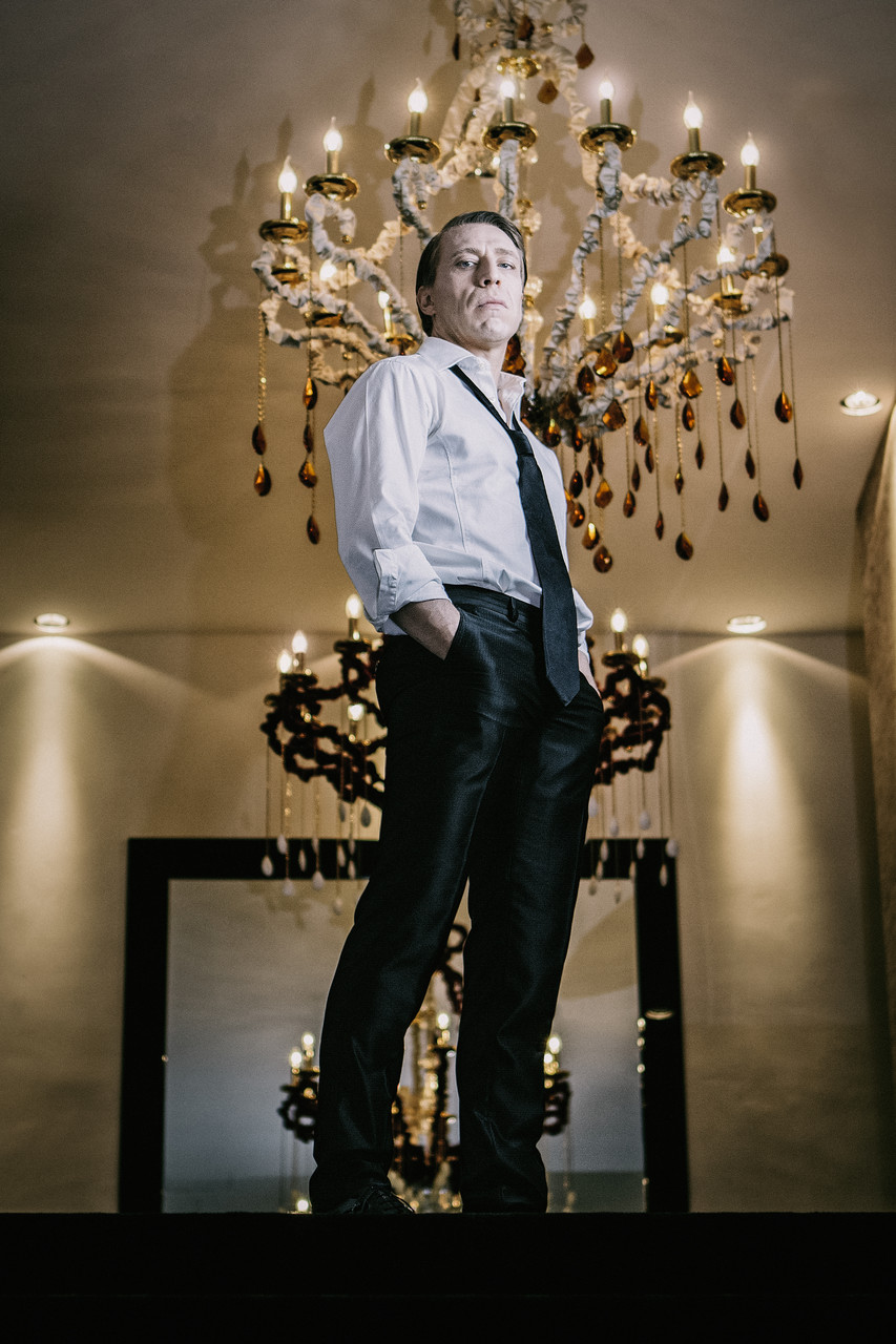 Ottaviano Blitch, Italian actor and performer, glamour editorial portrait in an opulent golden interior with chandelier, attore performer italiano ritratto glamour editoriale