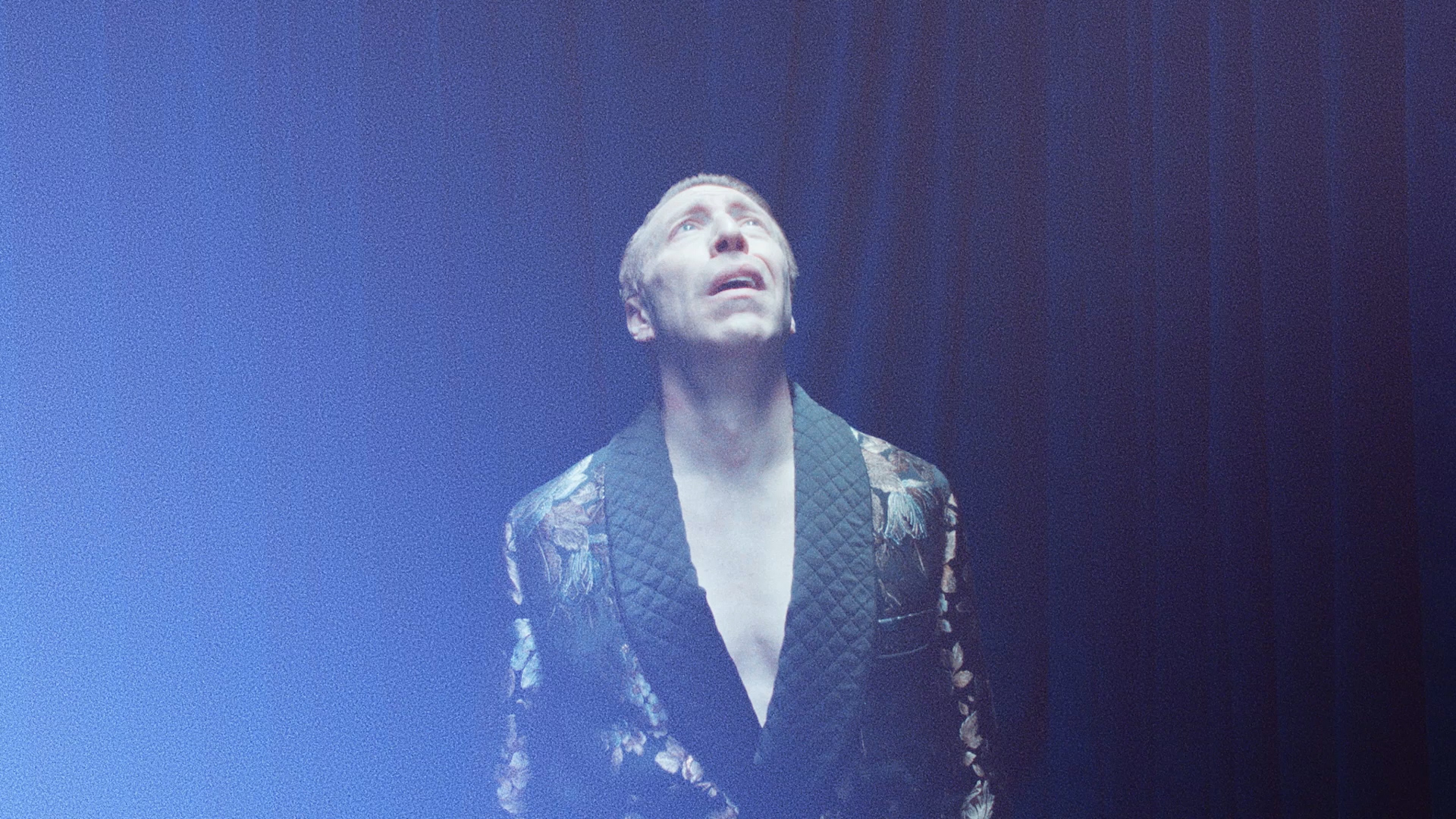 Ottaviano Blitch — campagna Roberto Cavalli, scena recitata, primo piano cinematografico, interpretazione intensa, actor and performer, Roberto Cavalli campaign acting scene, cinematic close-up performance, character-driven fashion film — 06