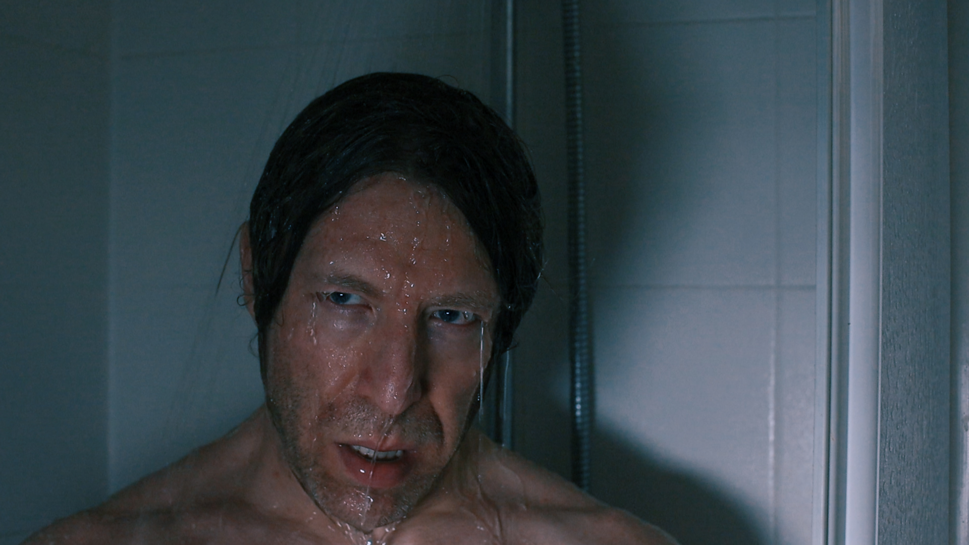 Ottaviano Blitch — videoclip di "I'm Afraid of Americans", reinterpretazione del brano di David Bowie, primo piano cinematografico, interpretazione intensa, actor musician performer, David Bowie song cover, Brian Eno 06