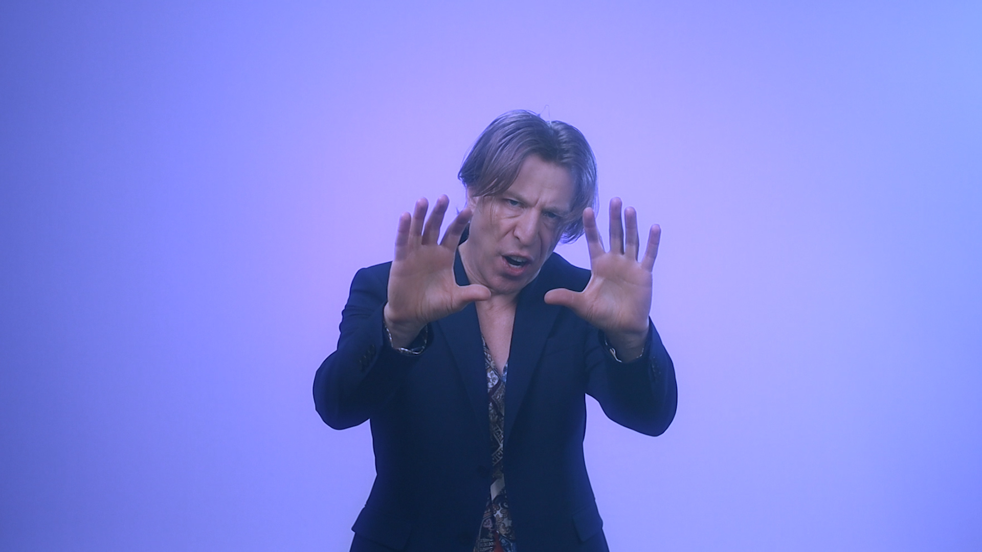 Ottaviano Blitch — videoclip di "I'm Afraid of Americans", reinterpretazione del brano di David Bowie, primo piano cinematografico, interpretazione intensa, actor musician performer, David Bowie song cover, Brian Eno 04