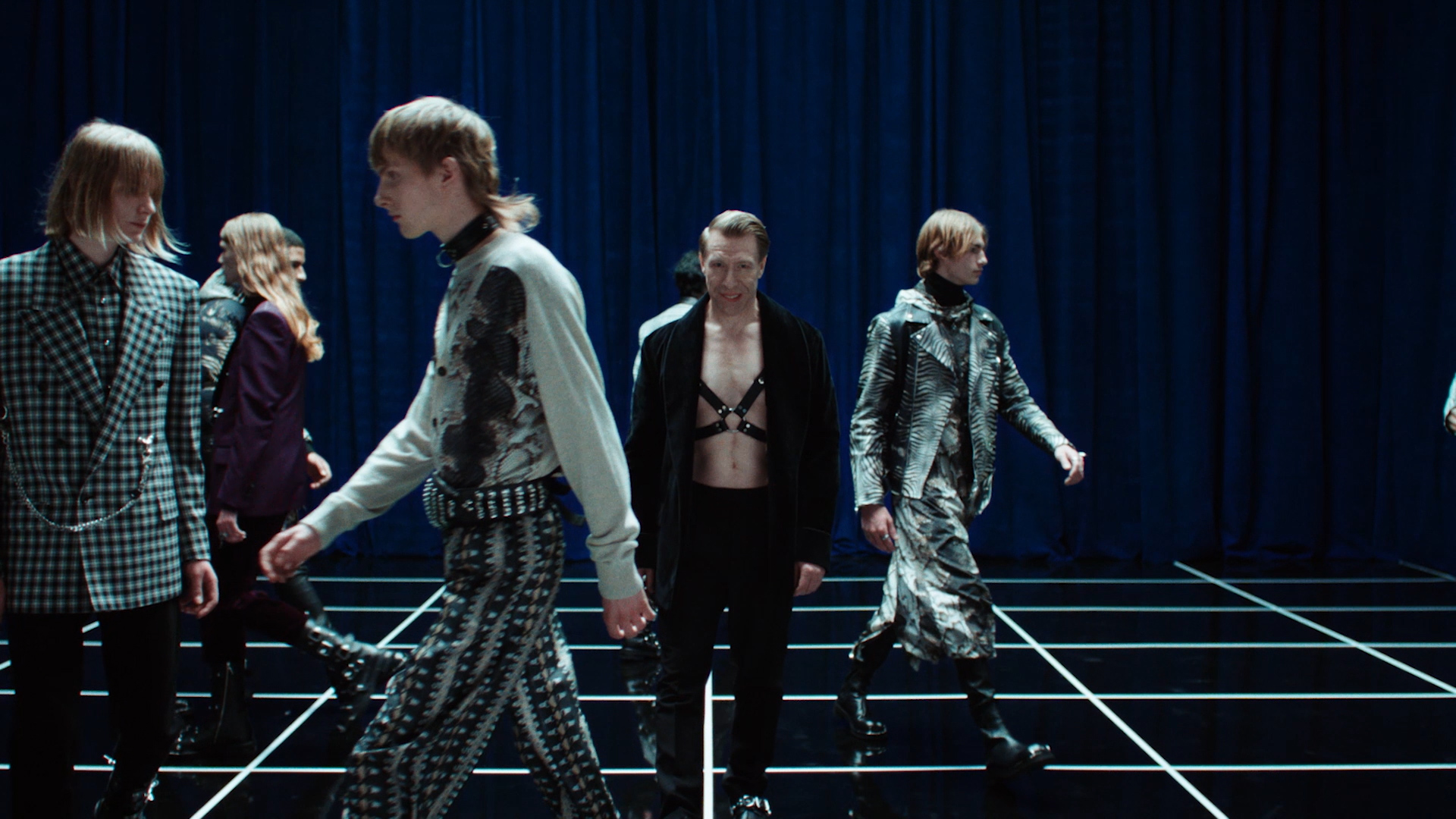 Ottaviano Blitch — campagna Roberto Cavalli, scena recitata, primo piano cinematografico, interpretazione intensa, actor and performer, Roberto Cavalli campaign acting scene, cinematic close-up performance, character-driven fashion film — 09