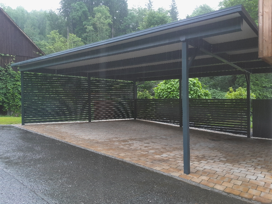 Carport für 2 Autos, mit Sichtschutz
