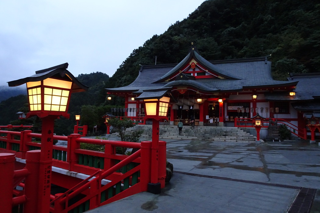 巨大迷路と太鼓谷稲成神社【じっくり山陰を発掘する旅行その１】