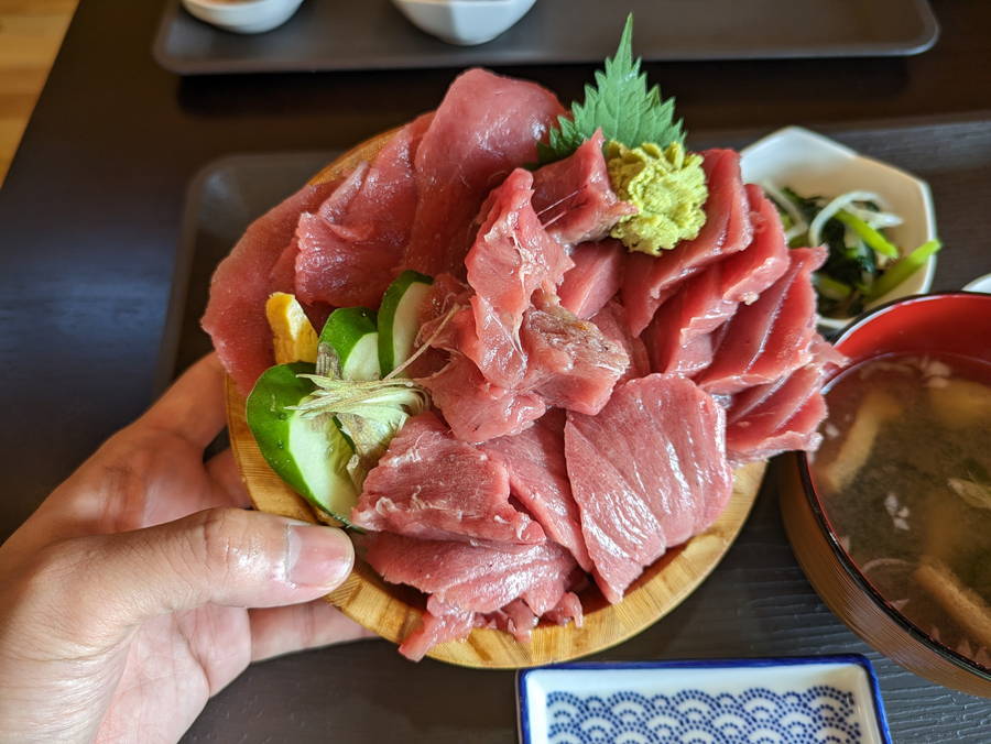 たばご屋｜たっぷりはみ出る良質マグロ丼が超リーズナブル【宮城・気仙沼グルメ】