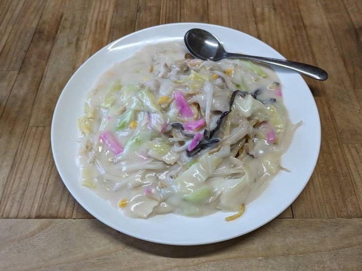 絹笠食堂｜温泉街で白い皿うどん【長崎・雲仙グルメ】