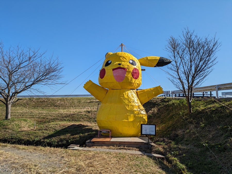 西尾の大かかし｜有名キャラが田んぼの守護神！2023年は電気ネズミ？【愛知観光スポット】