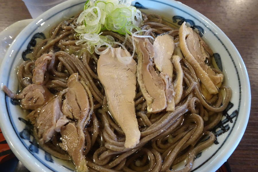 といや｜河北町ソウルフードの冷たい肉そば＝鳥スープ＋田舎蕎麦【山形グルメ】