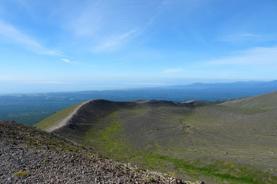 【解説】樽前山登山｜50分で絶景広がる山頂に！日の出は幻想的【北海道観光スポット】