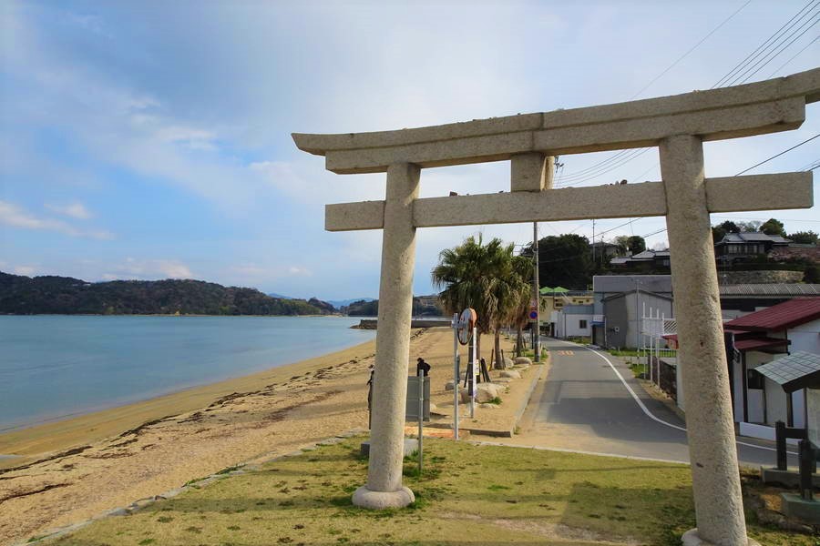 牛窓の海は東洋のエーゲ海？牛窓神社の鳥居とビーチはエモい【岡山観光スポット】