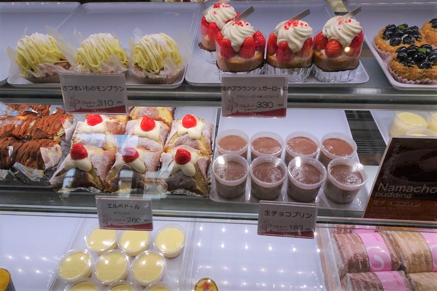 おかしの館のあくつ｜圧倒的安価で評判の洋菓子店【北海道・帯広グルメ】